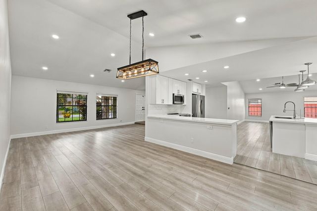 9255 NW 18TH Street, Plantation, FL 33322