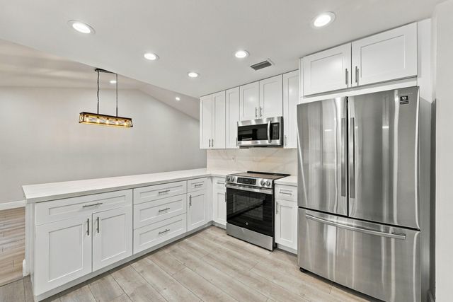 9255 NW 18TH Street, Plantation, FL 33322