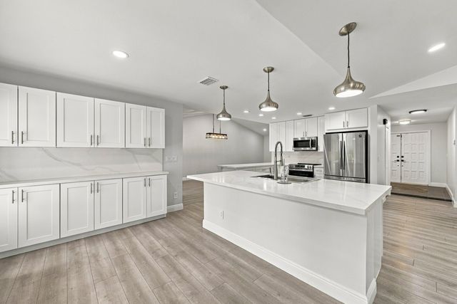 9255 NW 18TH Street, Plantation, FL 33322
