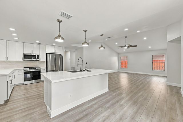 9255 NW 18TH Street, Plantation, FL 33322