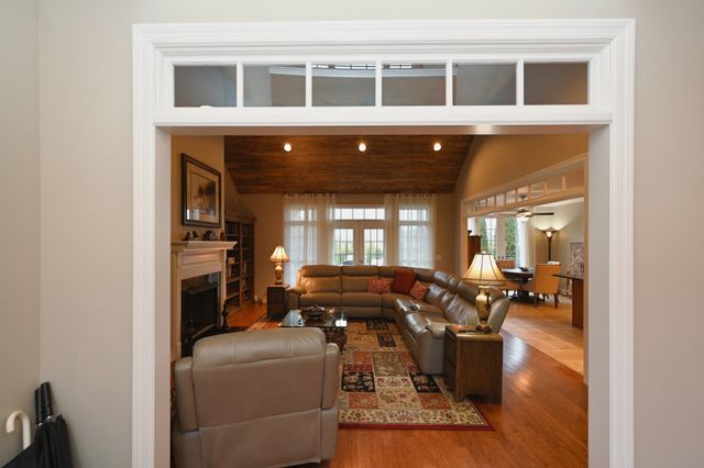 707 Farmington Dr, Lebanon, TN 37087