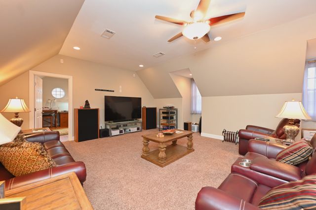 707 Farmington Dr, Lebanon, TN 37087