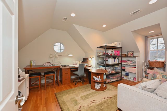 707 Farmington Dr, Lebanon, TN 37087