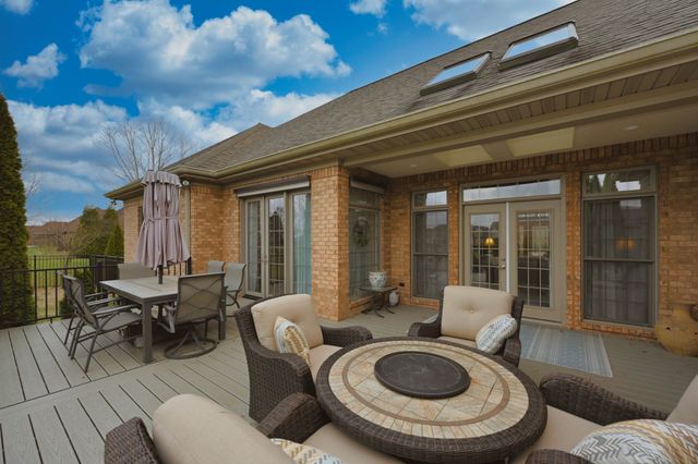 707 Farmington Dr, Lebanon, TN 37087