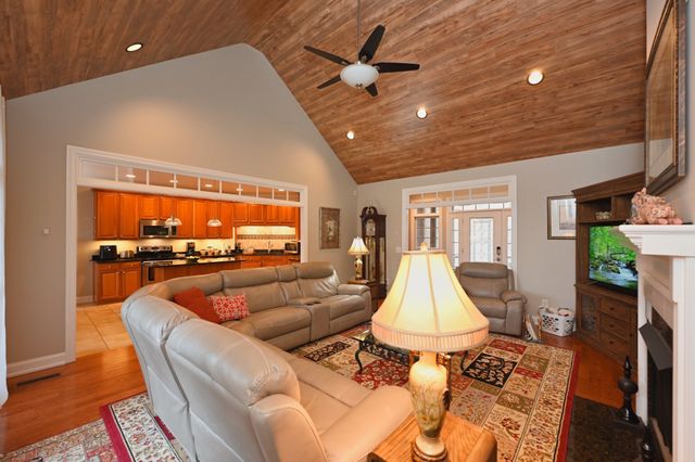 707 Farmington Dr, Lebanon, TN 37087