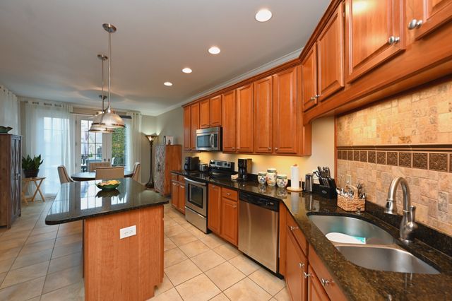 707 Farmington Dr, Lebanon, TN 37087