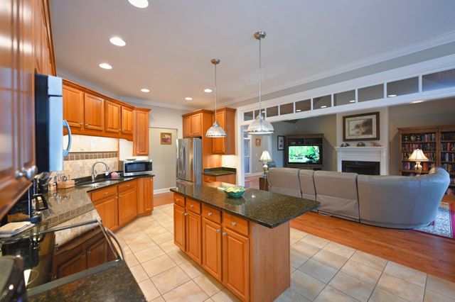 707 Farmington Dr, Lebanon, TN 37087