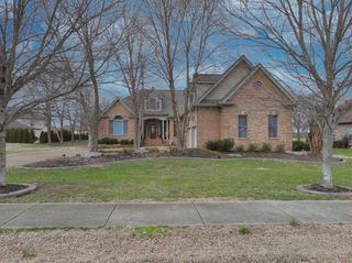 707 Farmington Dr, Lebanon, TN 37087