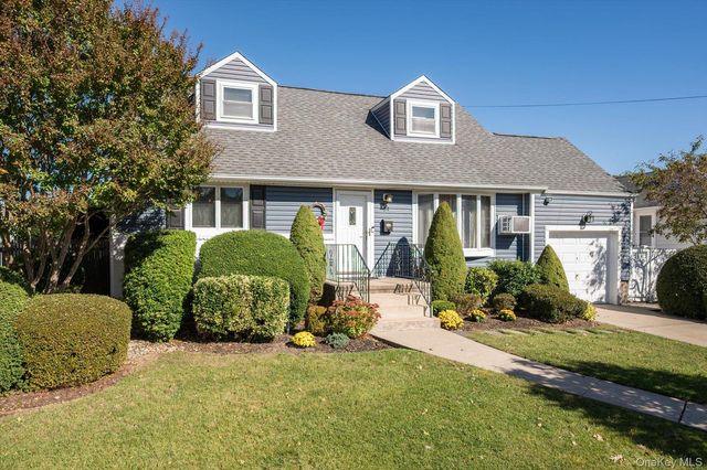 31 Walnut Avenue, South Farmingdale, NY 11735