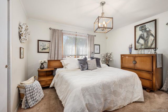 31 Walnut Avenue, South Farmingdale, NY 11735