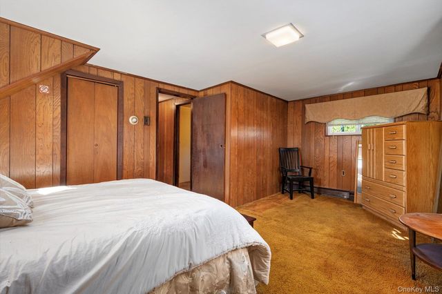 31 Walnut Avenue, South Farmingdale, NY 11735