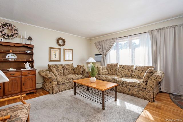 31 Walnut Avenue, South Farmingdale, NY 11735