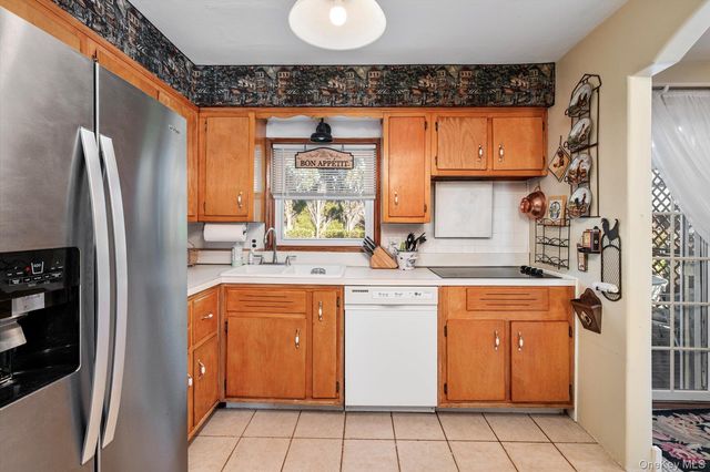 31 Walnut Avenue, South Farmingdale, NY 11735