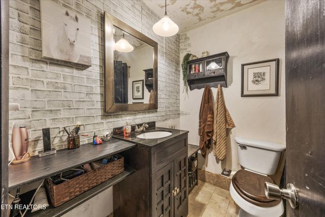 5506 Raccoon Valley Drive, Knoxville, TN 37938