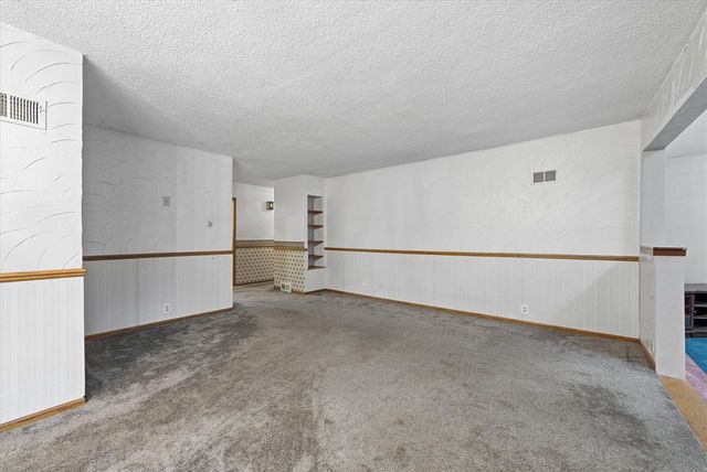 175 N Dries STREET, Saukville, WI 53080