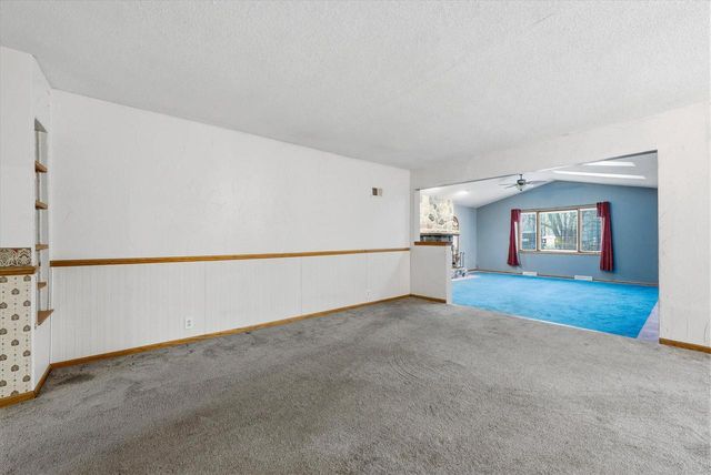 175 N Dries STREET, Saukville, WI 53080