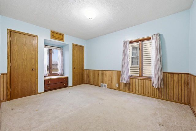 175 N Dries STREET, Saukville, WI 53080