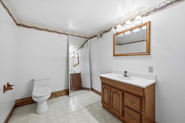 175 N Dries STREET, Saukville, WI 53080