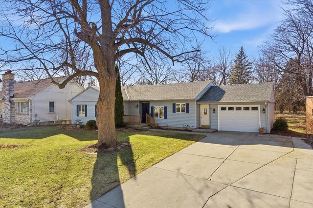 175 N Dries STREET, Saukville, WI 53080