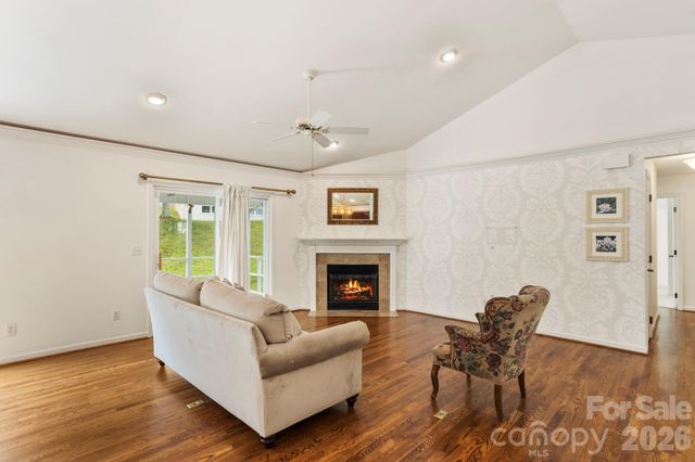 315 Charlestown Drive, Hendersonville, NC 28792