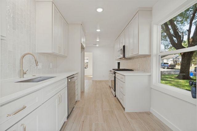4821 Langley Road, River Oaks, TX 76114