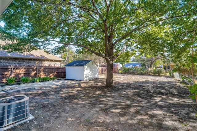 4821 Langley Road, River Oaks, TX 76114