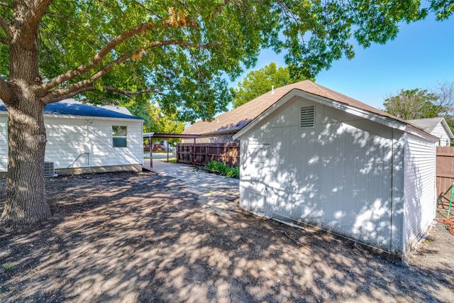 4821 Langley Road, River Oaks, TX 76114