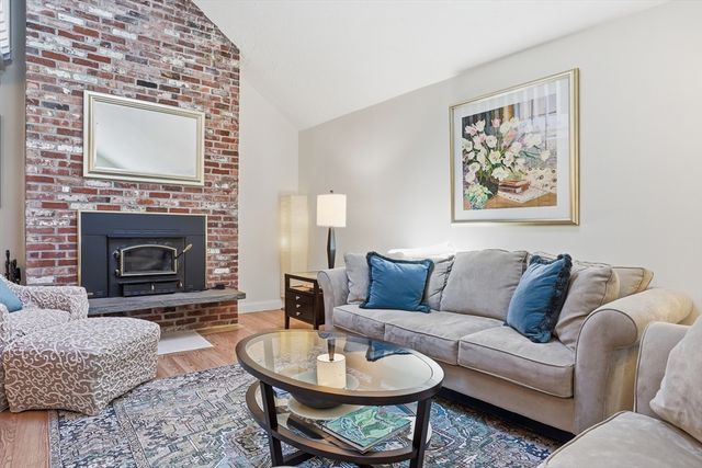 78 Macintosh Ln 78, Boxborough, MA 01719