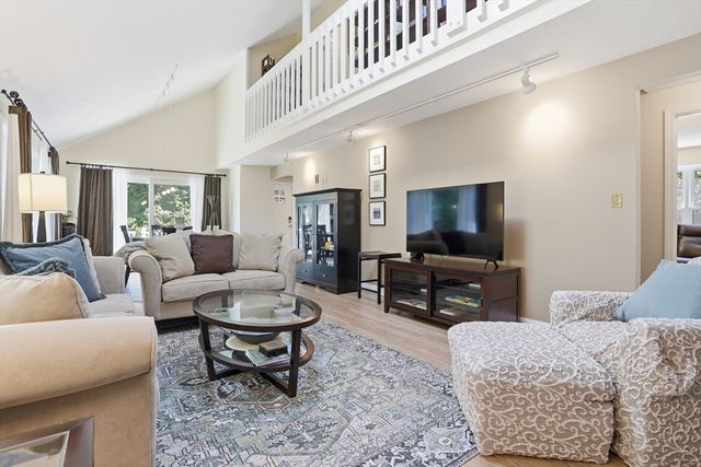 78 Macintosh Ln 78, Boxborough, MA 01719