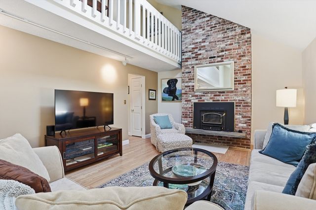78 Macintosh Ln 78, Boxborough, MA 01719