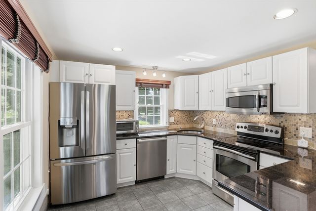 78 Macintosh Ln 78, Boxborough, MA 01719