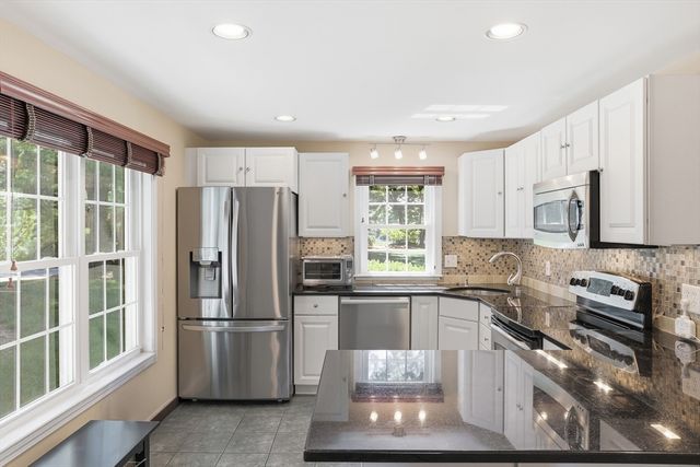 78 Macintosh Ln 78, Boxborough, MA 01719