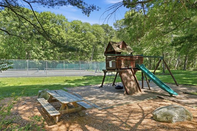 78 Macintosh Ln 78, Boxborough, MA 01719