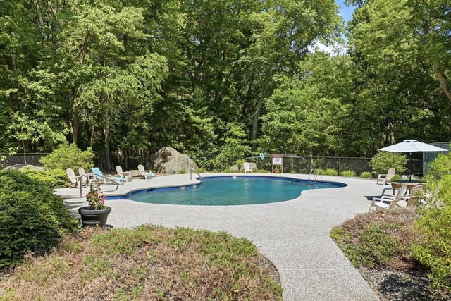 78 Macintosh Ln 78, Boxborough, MA 01719