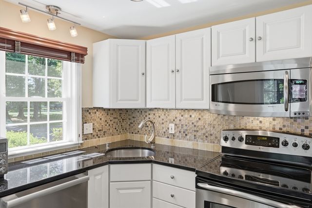 78 Macintosh Ln 78, Boxborough, MA 01719