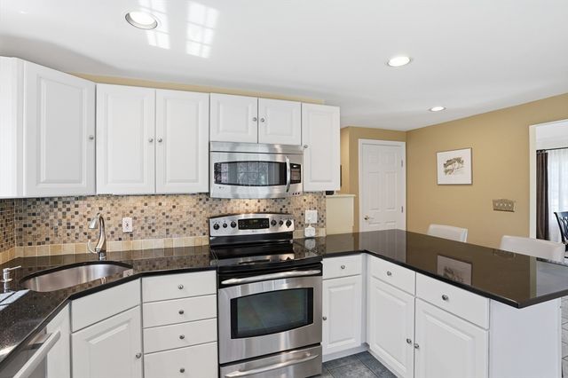 78 Macintosh Ln 78, Boxborough, MA 01719