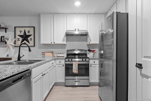 1307 Flame Tanager, San Antonio, TX 78245