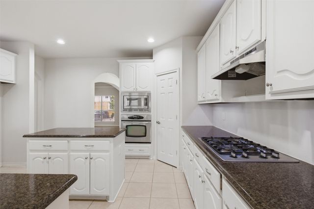 4806 Fitzgerald Drive, Mansfield, TX 76063