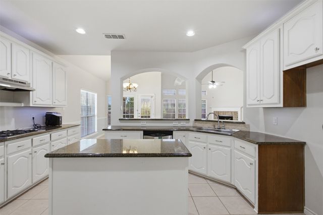4806 Fitzgerald Drive, Mansfield, TX 76063