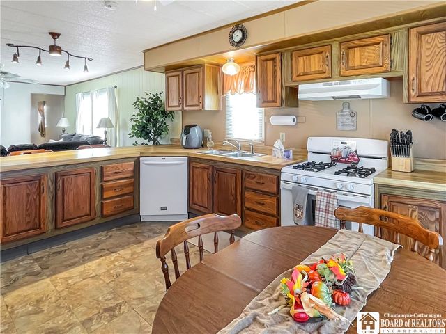 136 7th Greenhurst Village Drive, Ellery, NY 14701