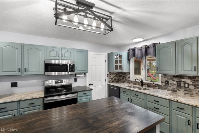 391 Kathleen Drive, Jefferson, OH 44047