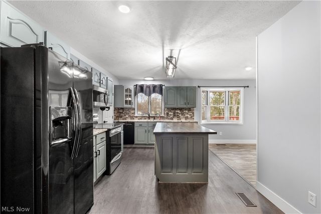 391 Kathleen Drive, Jefferson, OH 44047