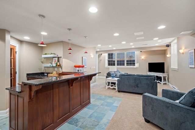 394 Sunshine DRIVE, Hartland, WI 53029