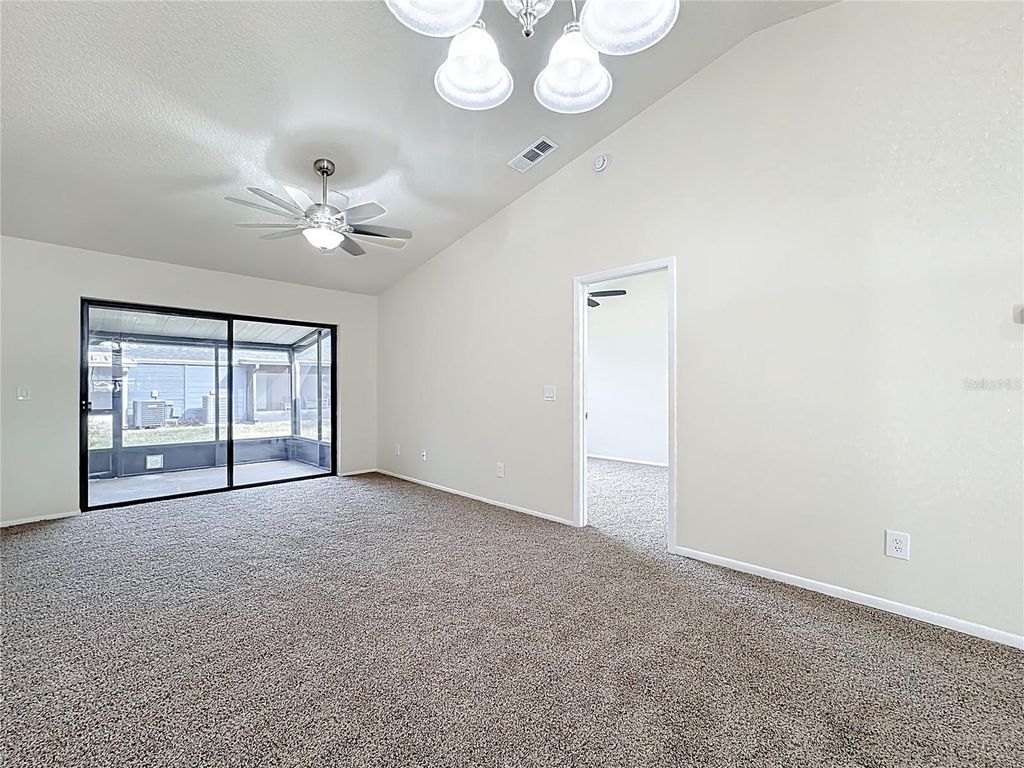 Image 11 of property listing at 2914 SQUIRE OAK COURT, St Cloud, FL 34769