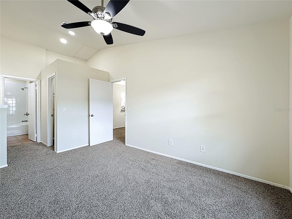 Image 16 of property listing at 2914 SQUIRE OAK COURT, St Cloud, FL 34769