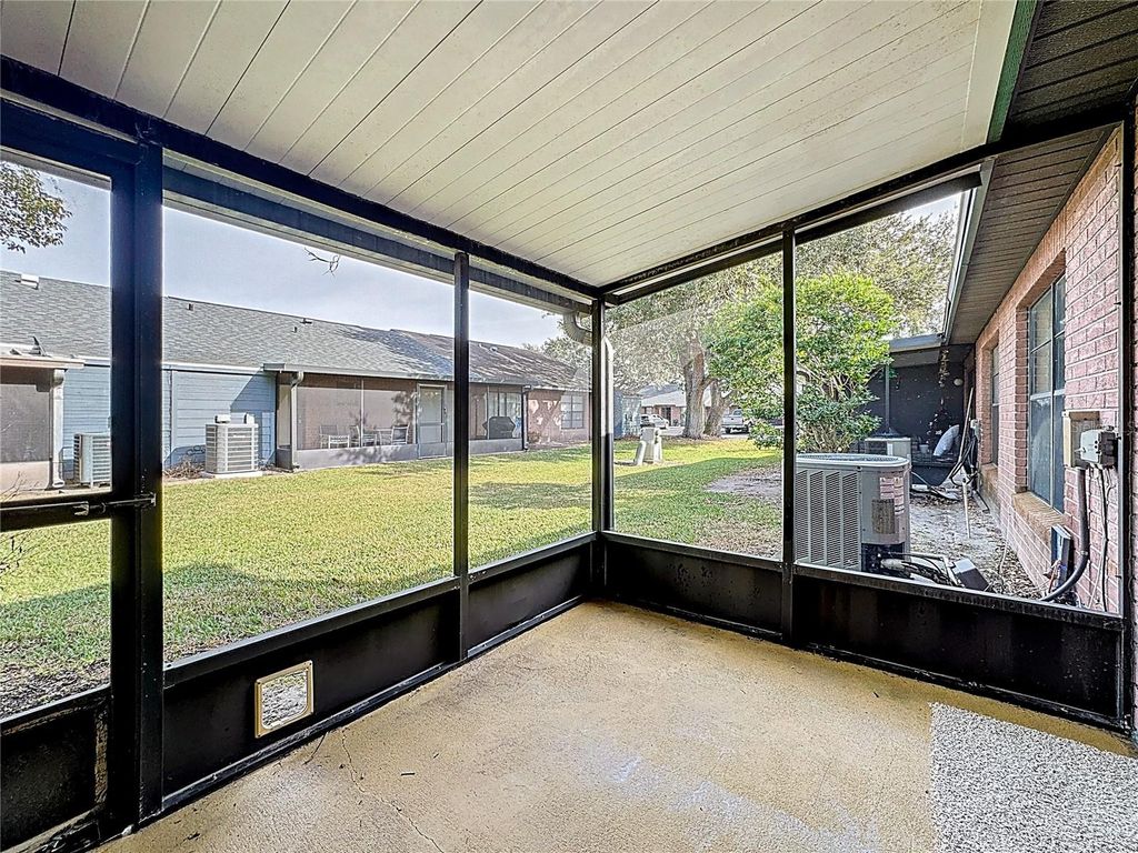 Image 23 of property listing at 2914 SQUIRE OAK COURT, St Cloud, FL 34769