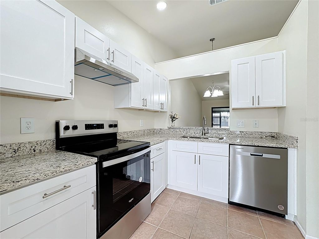 Image 8 of property listing at 2914 SQUIRE OAK COURT, St Cloud, FL 34769