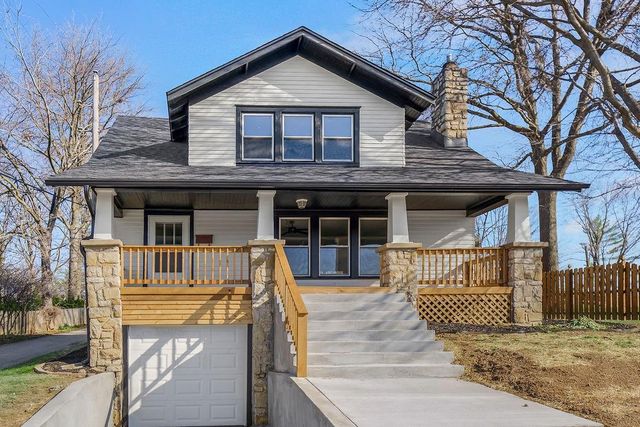 730 W College Street, Liberty, MO 64068