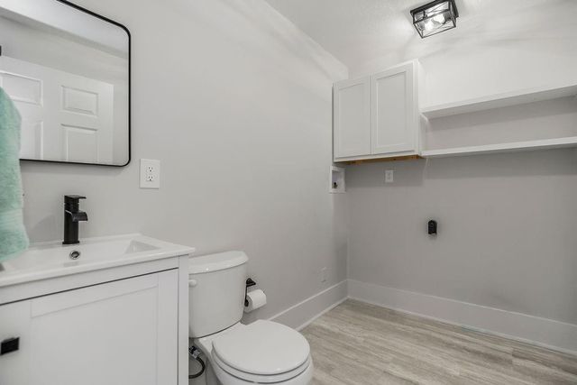 730 W College Street, Liberty, MO 64068