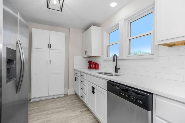 730 W College Street, Liberty, MO 64068